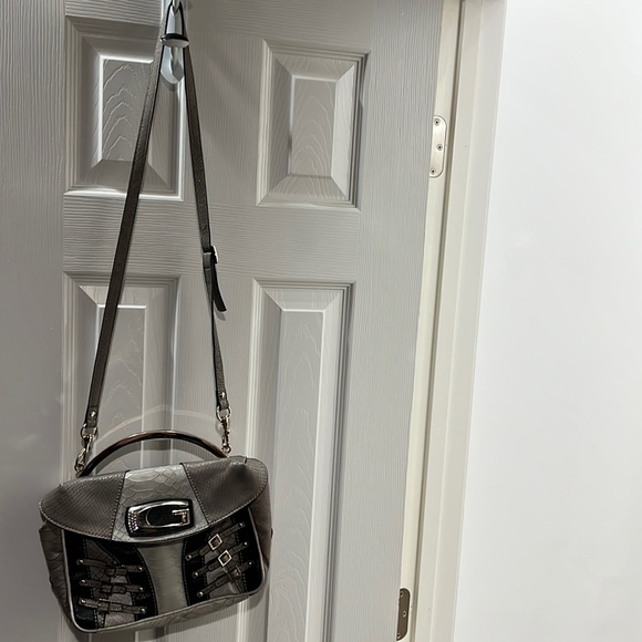 Guess handbag, slightly used. - Picture 1 of 5